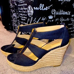 Holiday Sale Item!✨🎁🎄